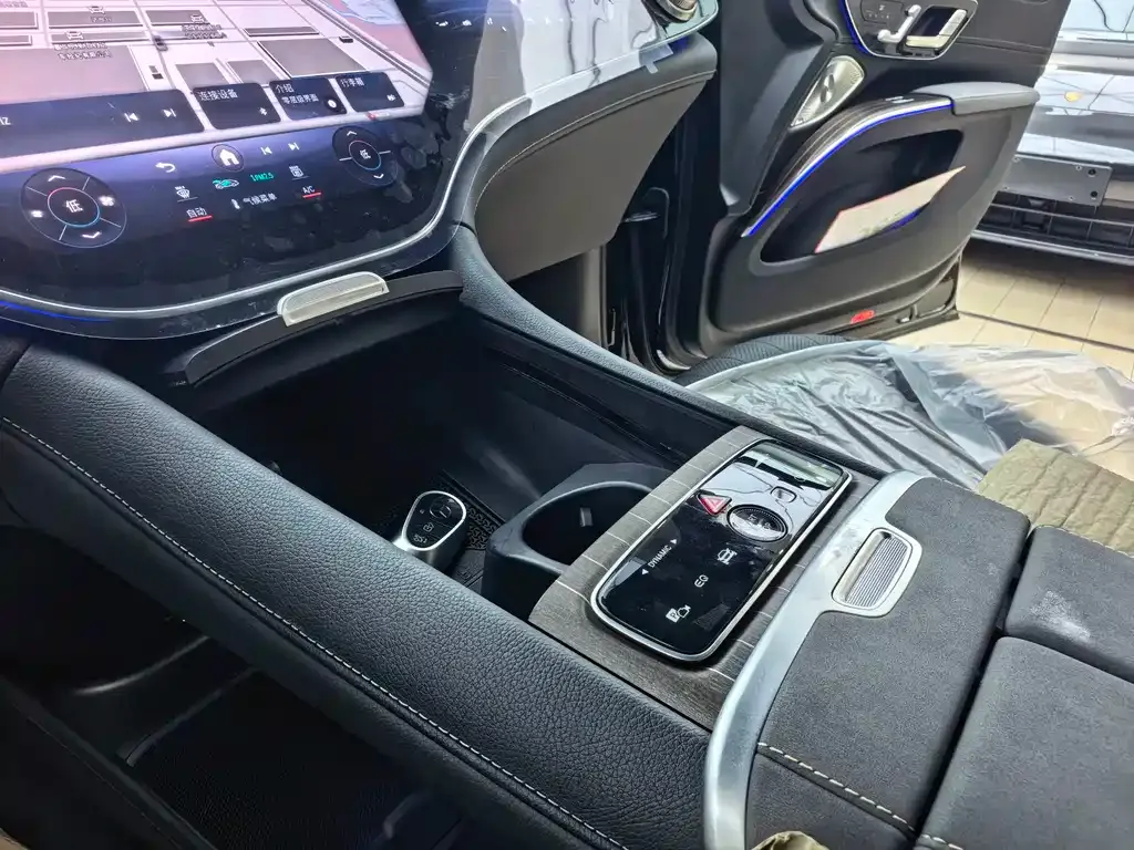 Mercedes-Benz EQS SUV — фото 9