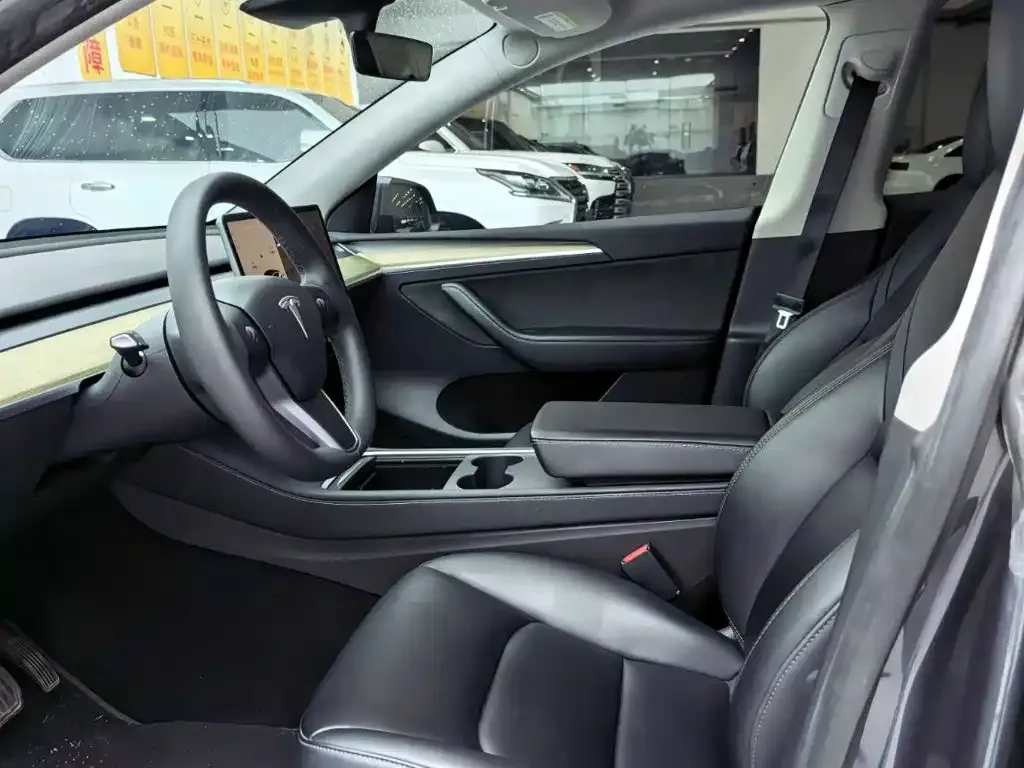 Tesla Model Y — фото 7