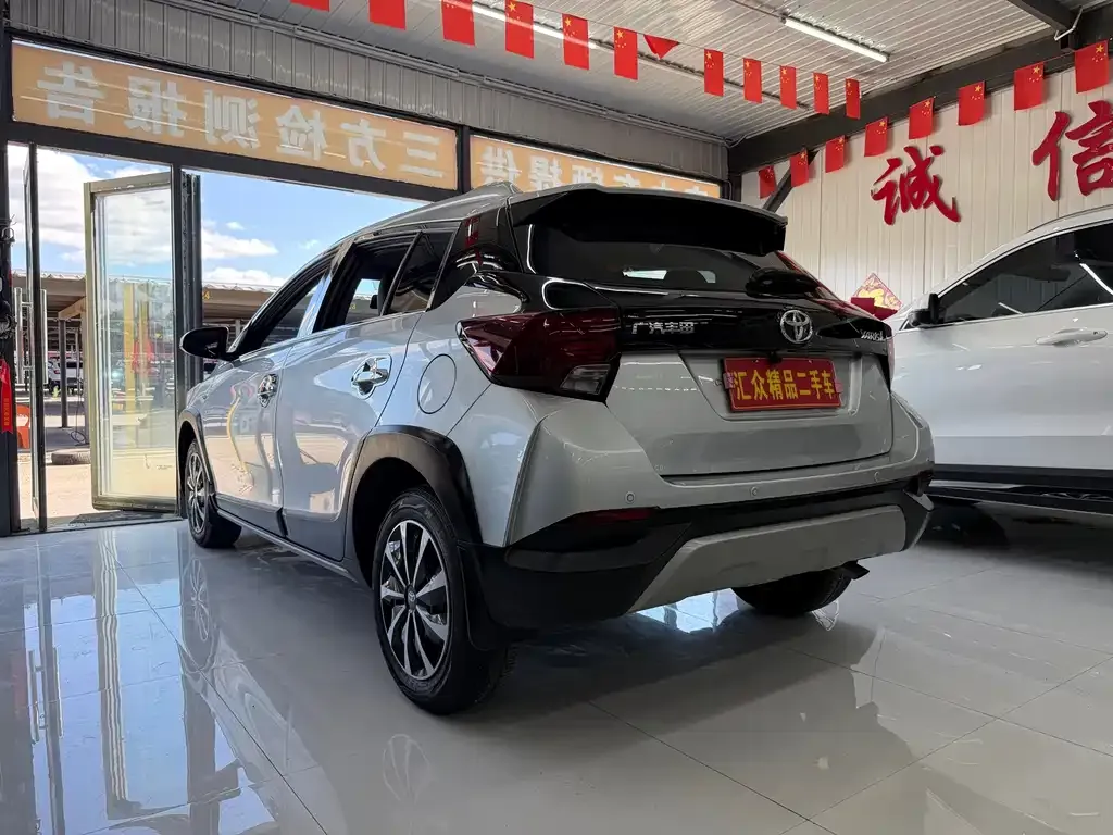 Toyota Yaris L — фото 7