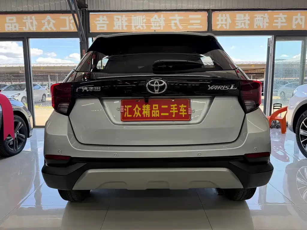 Toyota Yaris L — фото 2