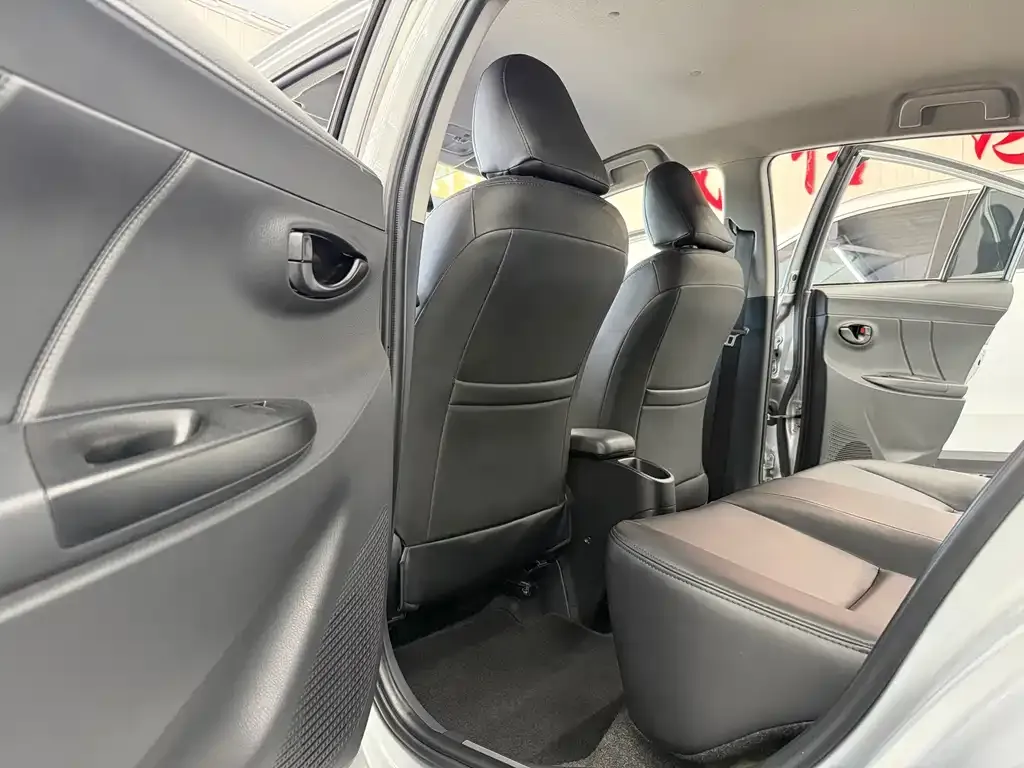 Toyota Yaris L — фото 9