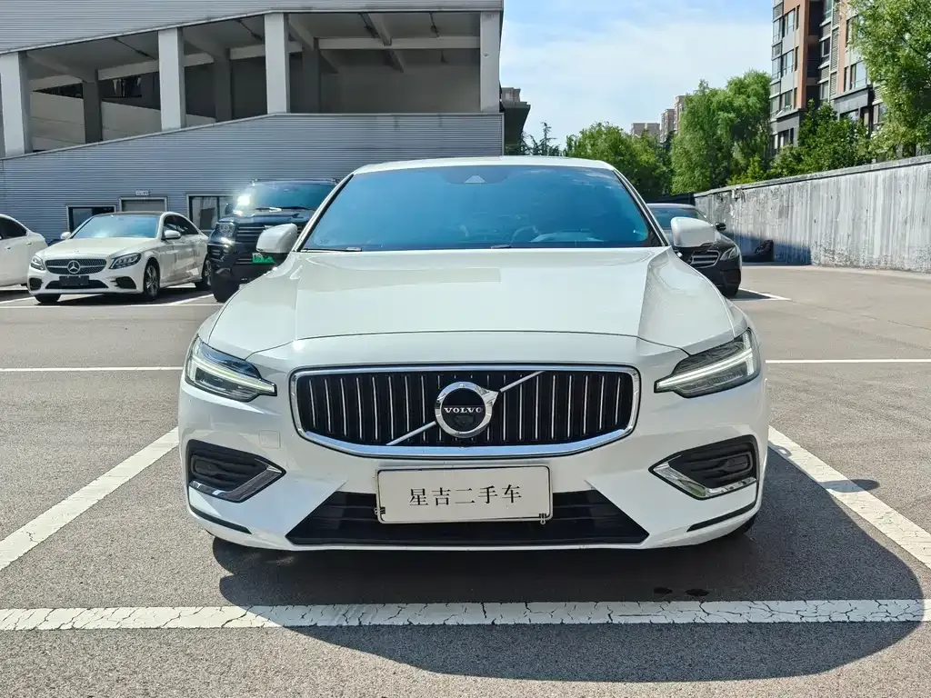 Volvo S60 — фото 10