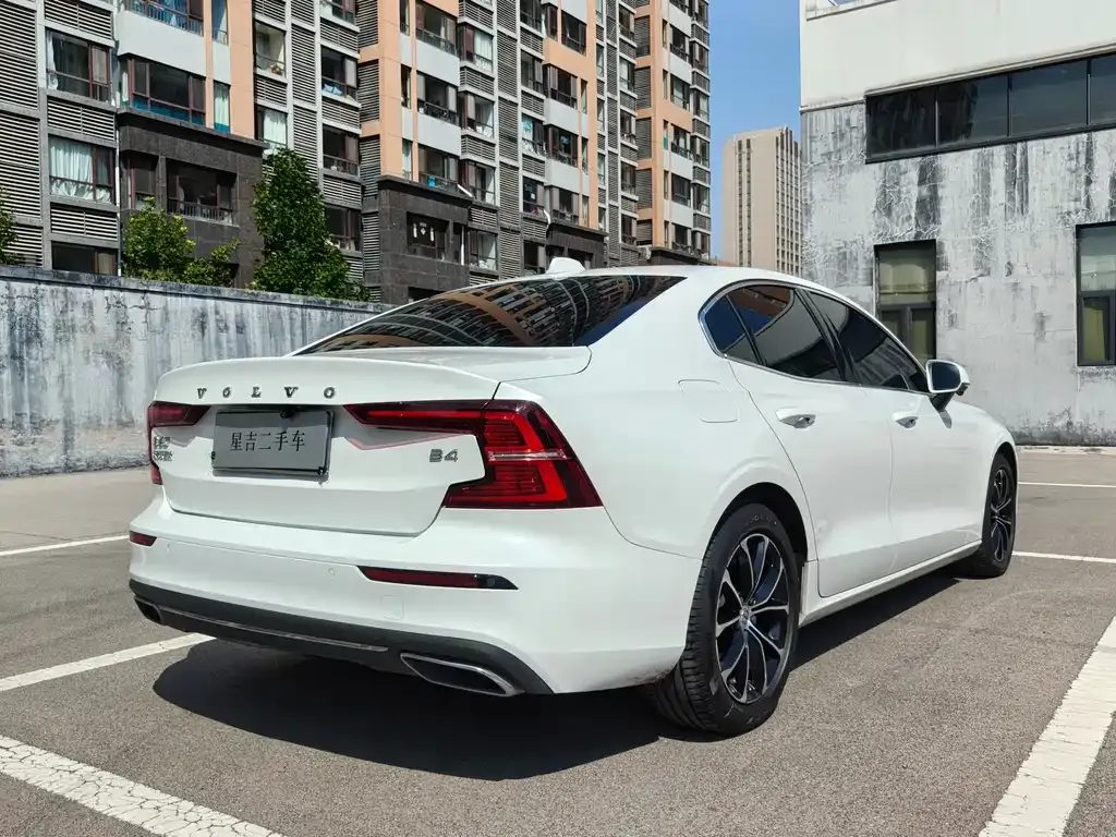 Volvo S60 — фото 4
