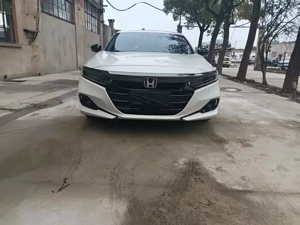 Honda Accord — фото 1