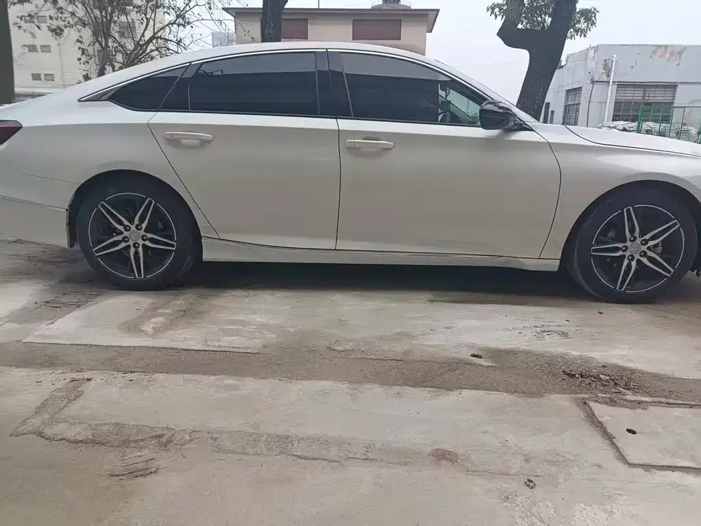 Honda Accord — фото 10