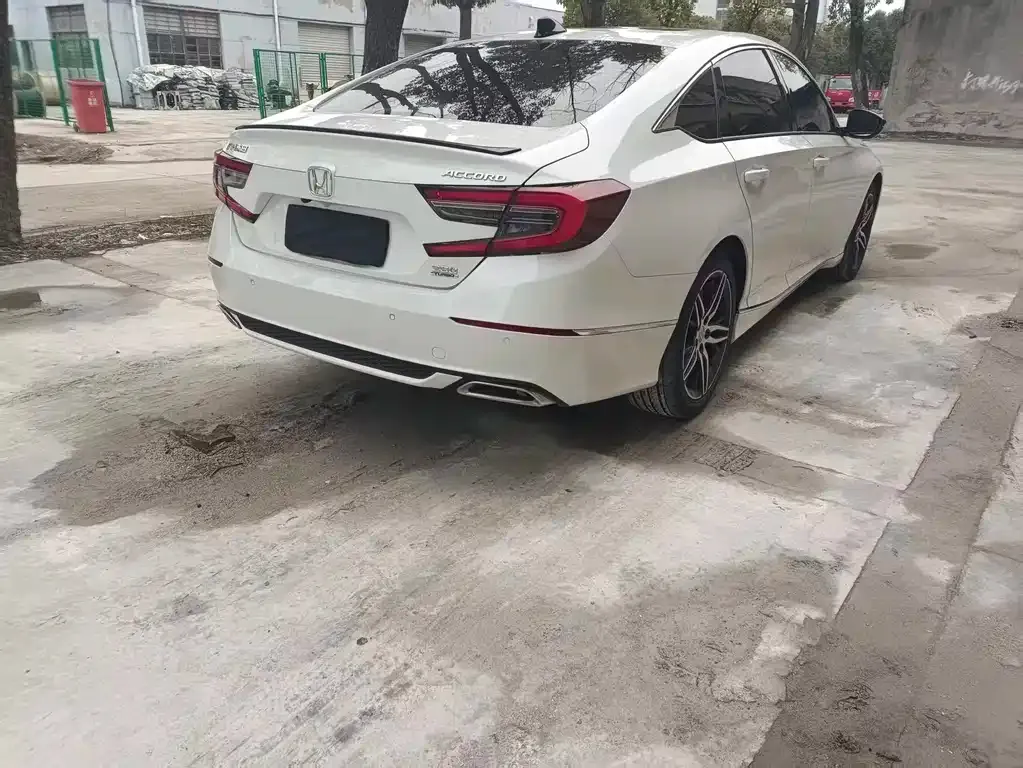 Honda Accord — фото 9