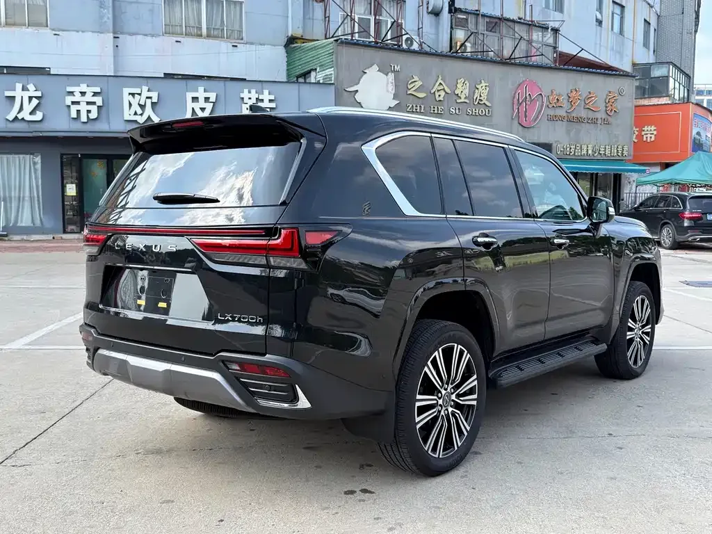 Lexus LX — фото 7
