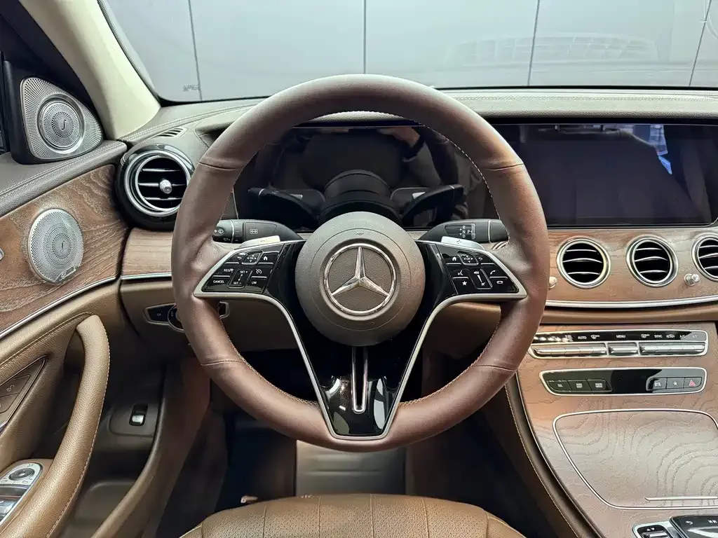 Mercedes-Benz E-Class — фото 10