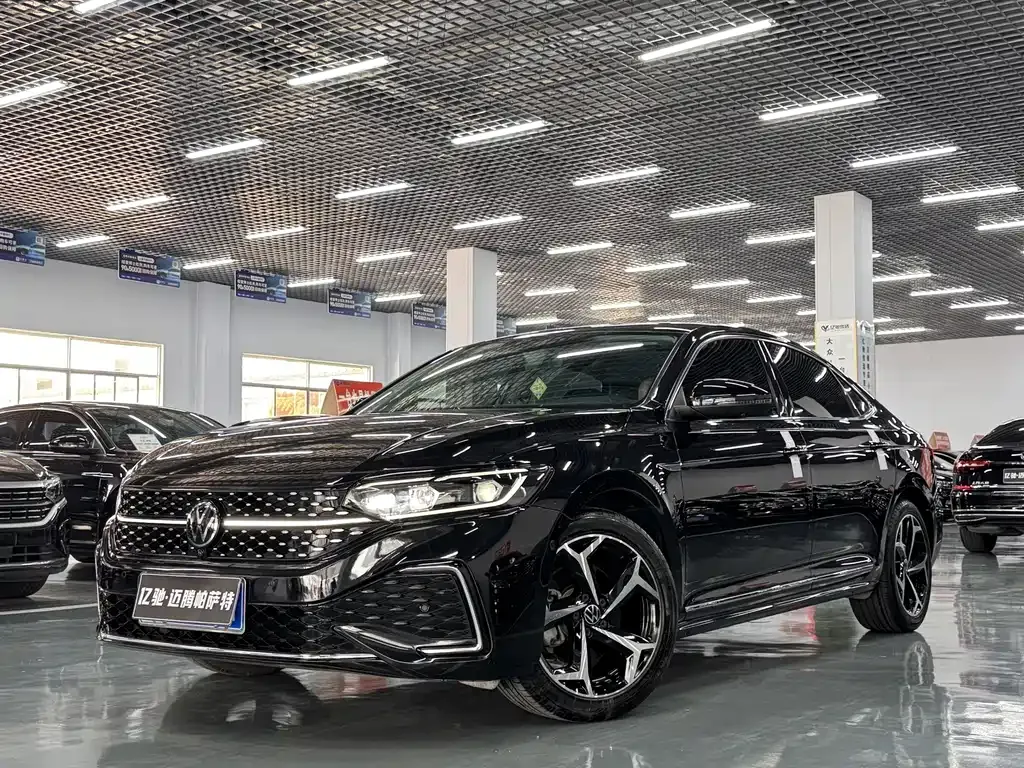 Volkswagen Passat — фото 1