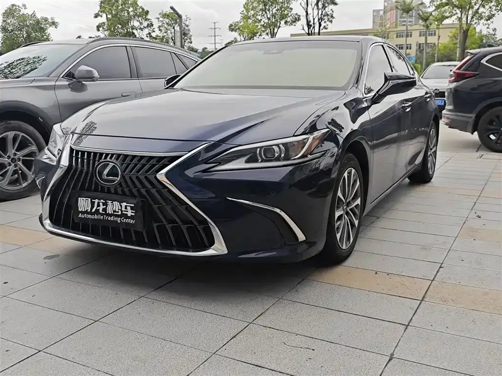 Lexus ES — фото 1