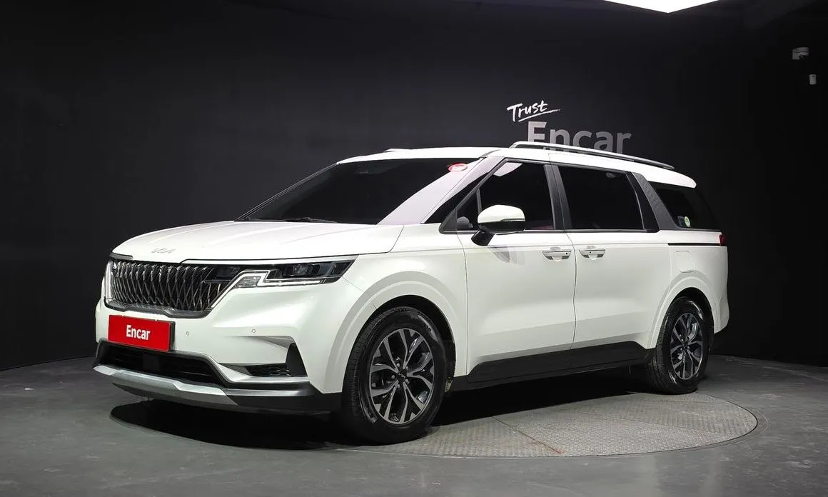 Kia Carnival — фото 1