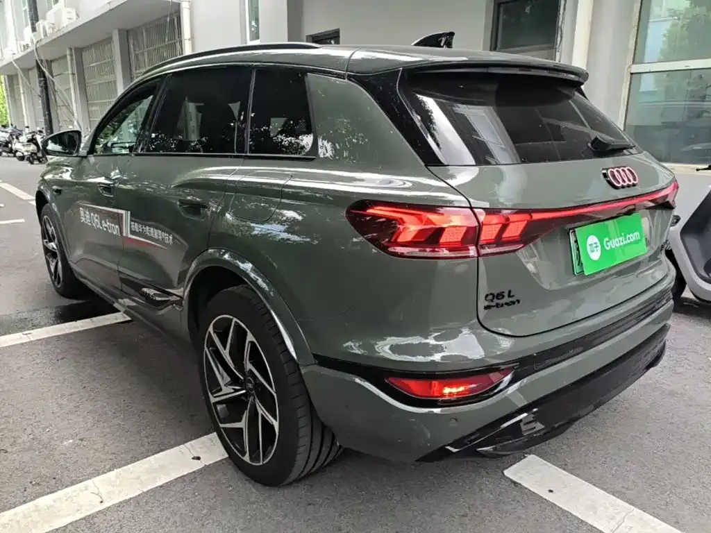 Audi Q6L e-tron — фото 2