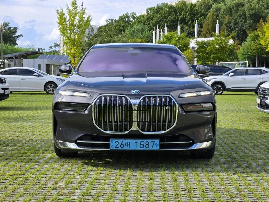 BMW i7 — фото 5