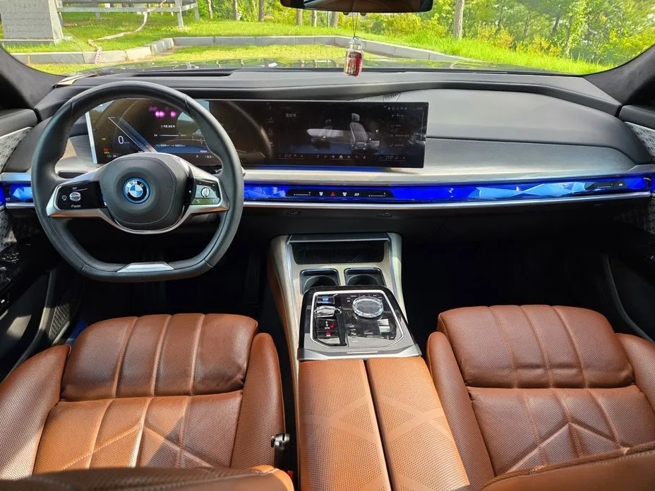 BMW i7 — фото 2
