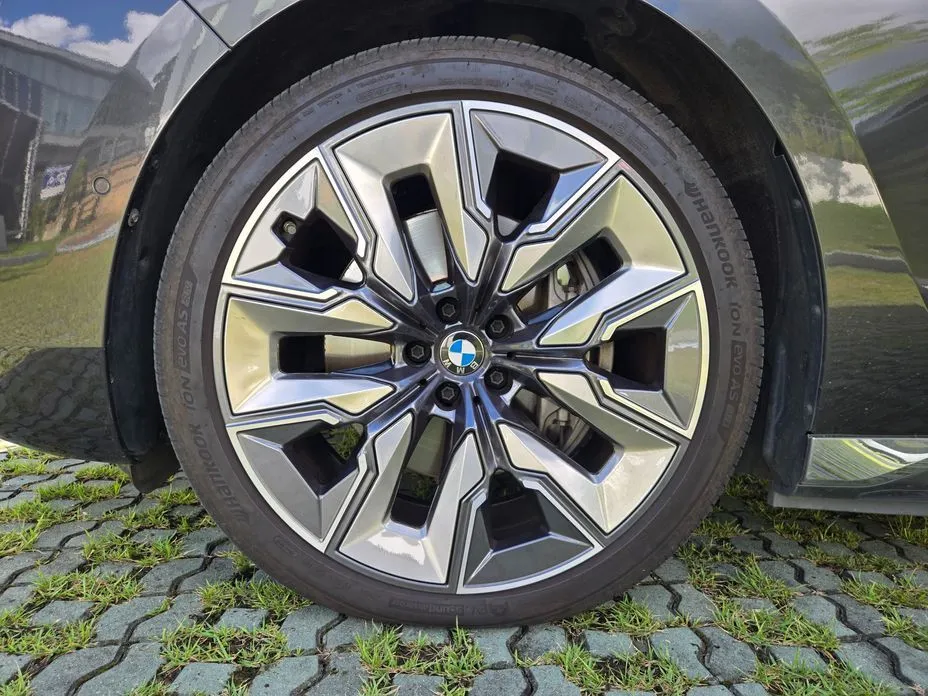 BMW i7 — фото 8