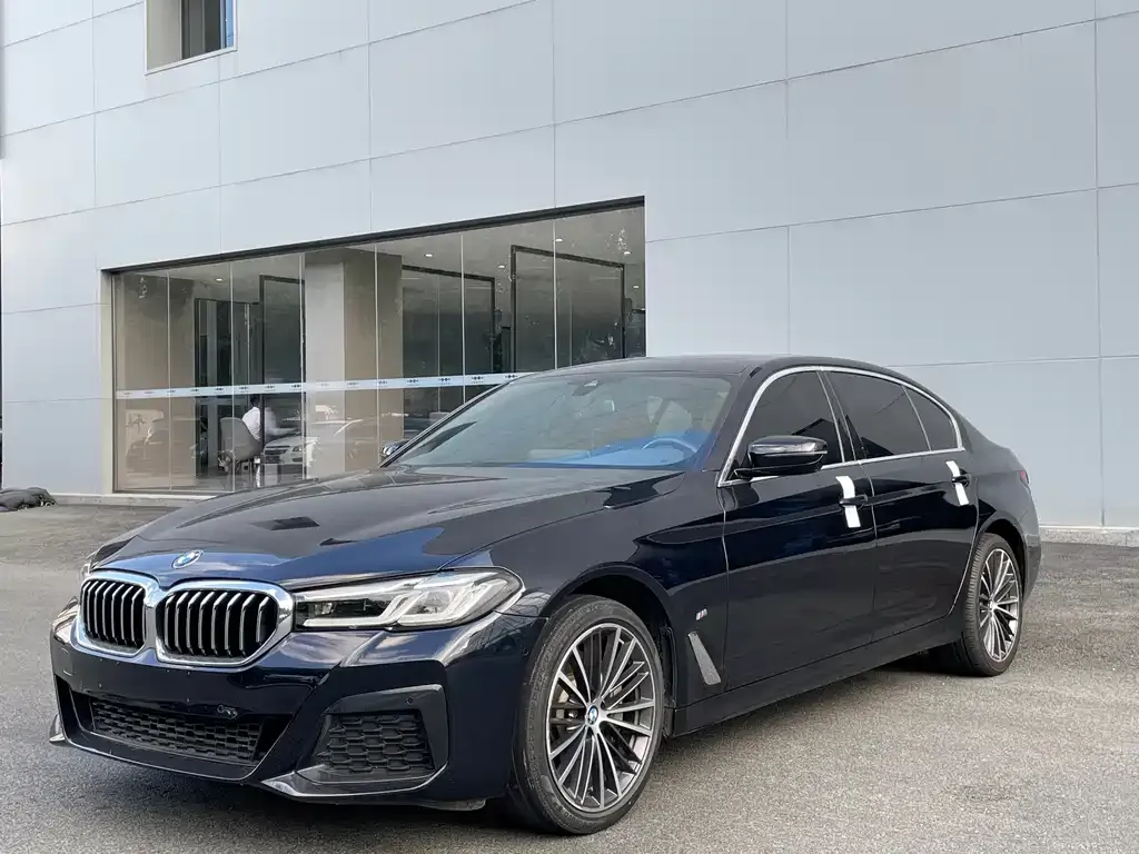 BMW 5 Series — фото 1