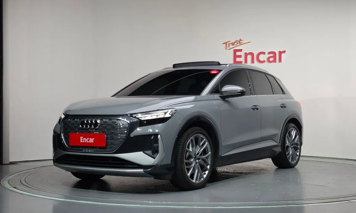 Audi Q4 e-tron — фото 1