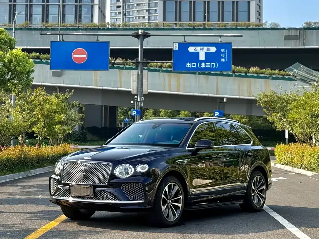 Bentley Bentayga — фото 2