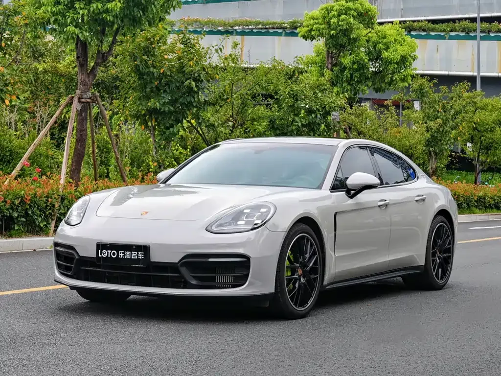 Porsche Panamera — фото 1
