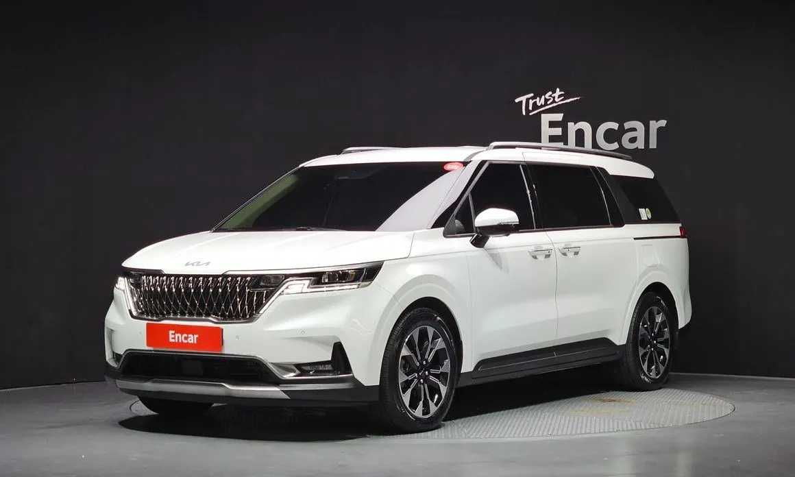 Kia Carnival — фото 1