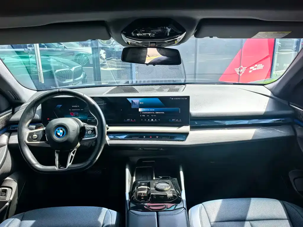 BMW i5 — фото 3