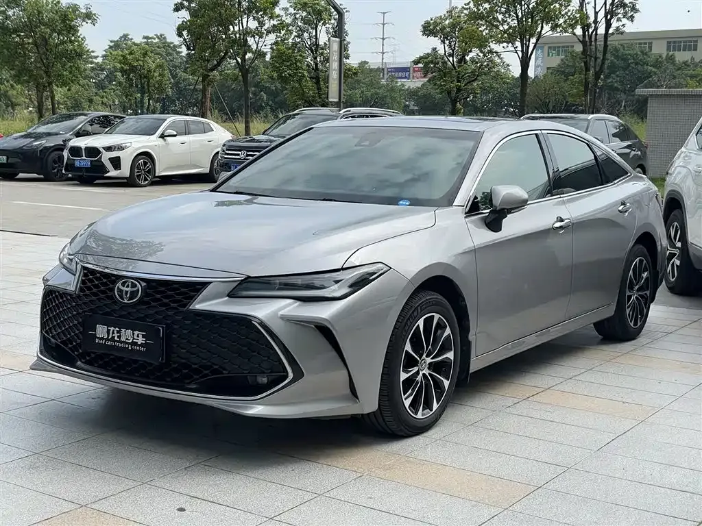 Toyota Avalon — фото 1