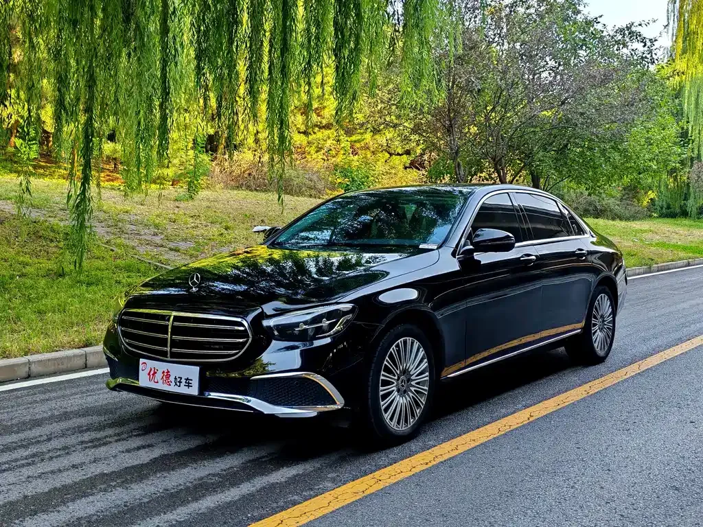 Mercedes-Benz E-Class — фото 1
