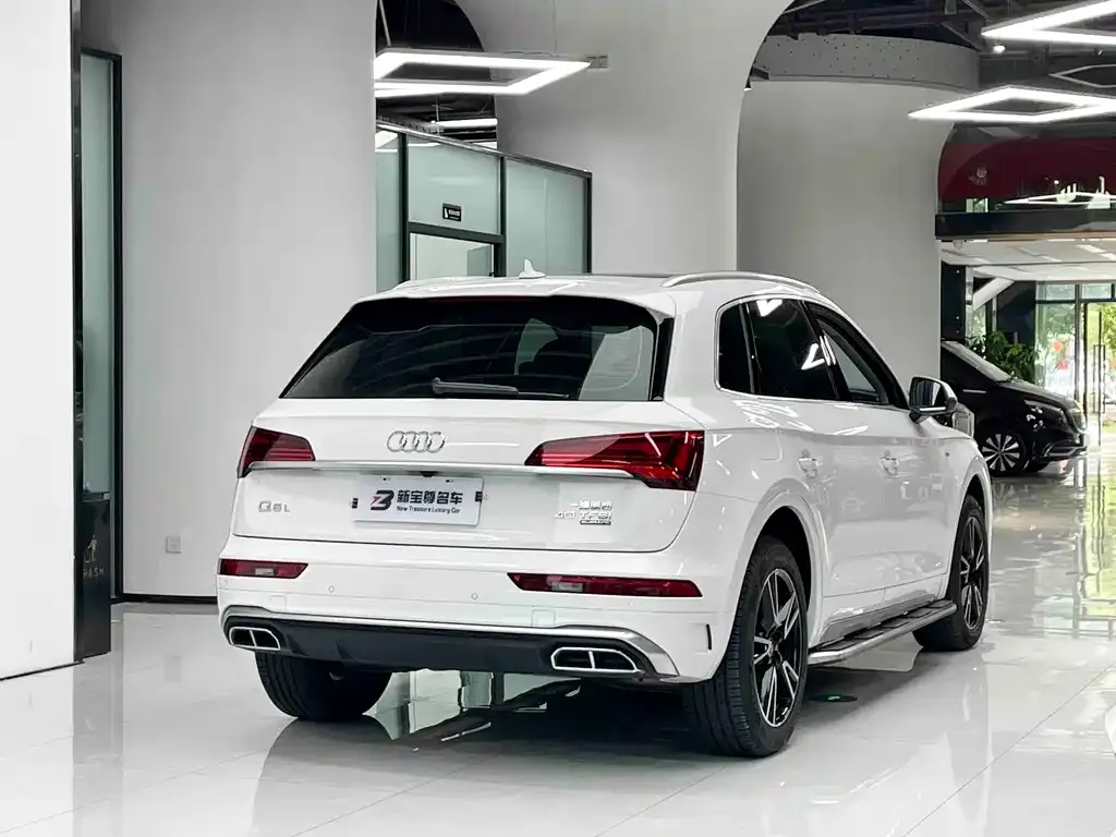 Audi Q5L — фото 7