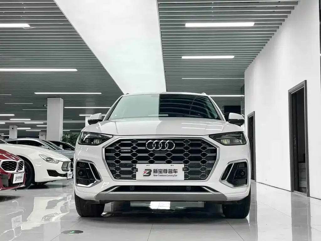 Audi Q5L — фото 10