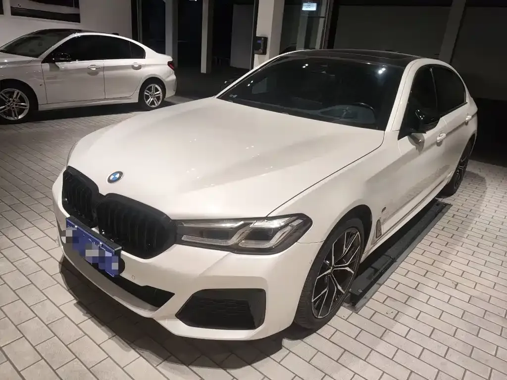 BMW 5 Series — фото 1