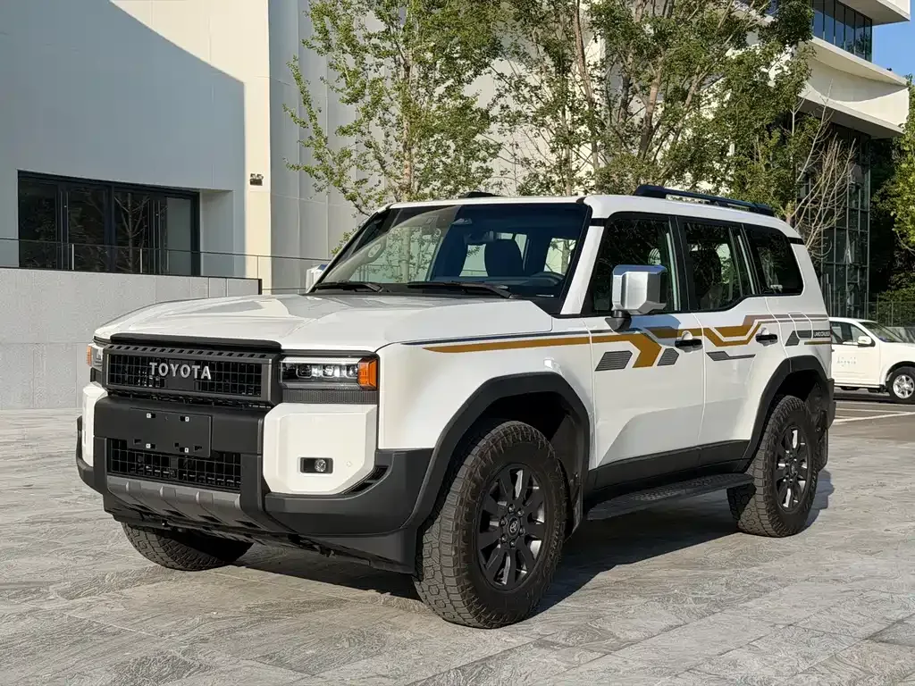 Toyota Prado — фото 1