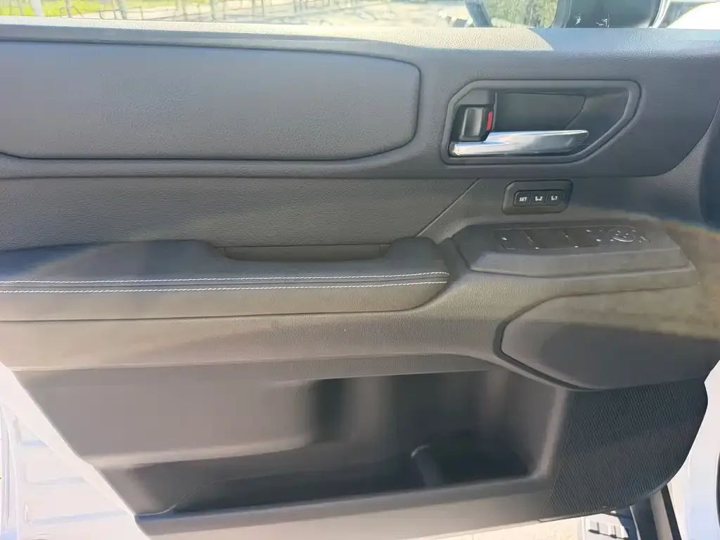 Toyota Prado — фото 2