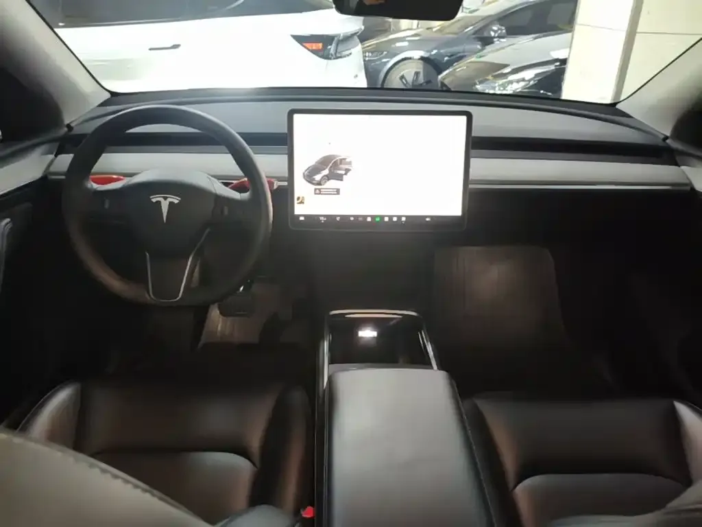 Tesla Model Y — фото 3