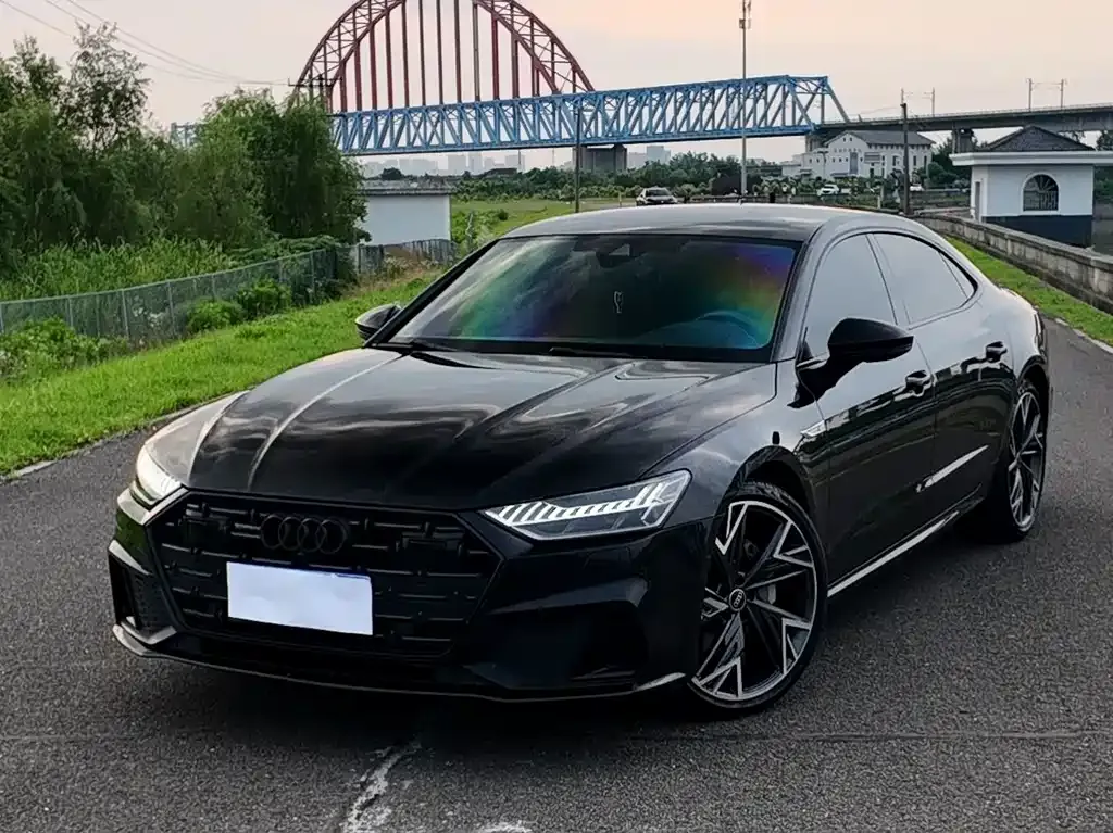 Audi A7L — фото 1