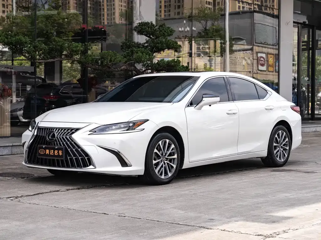 Lexus ES — фото 1