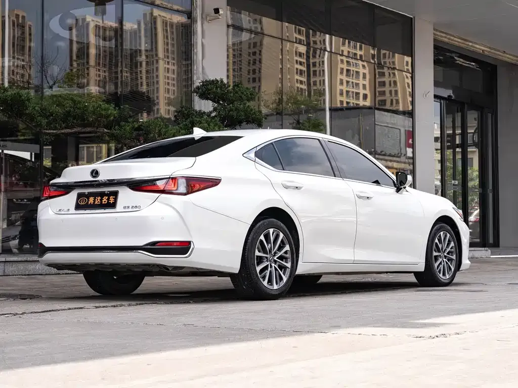 Lexus ES — фото 10