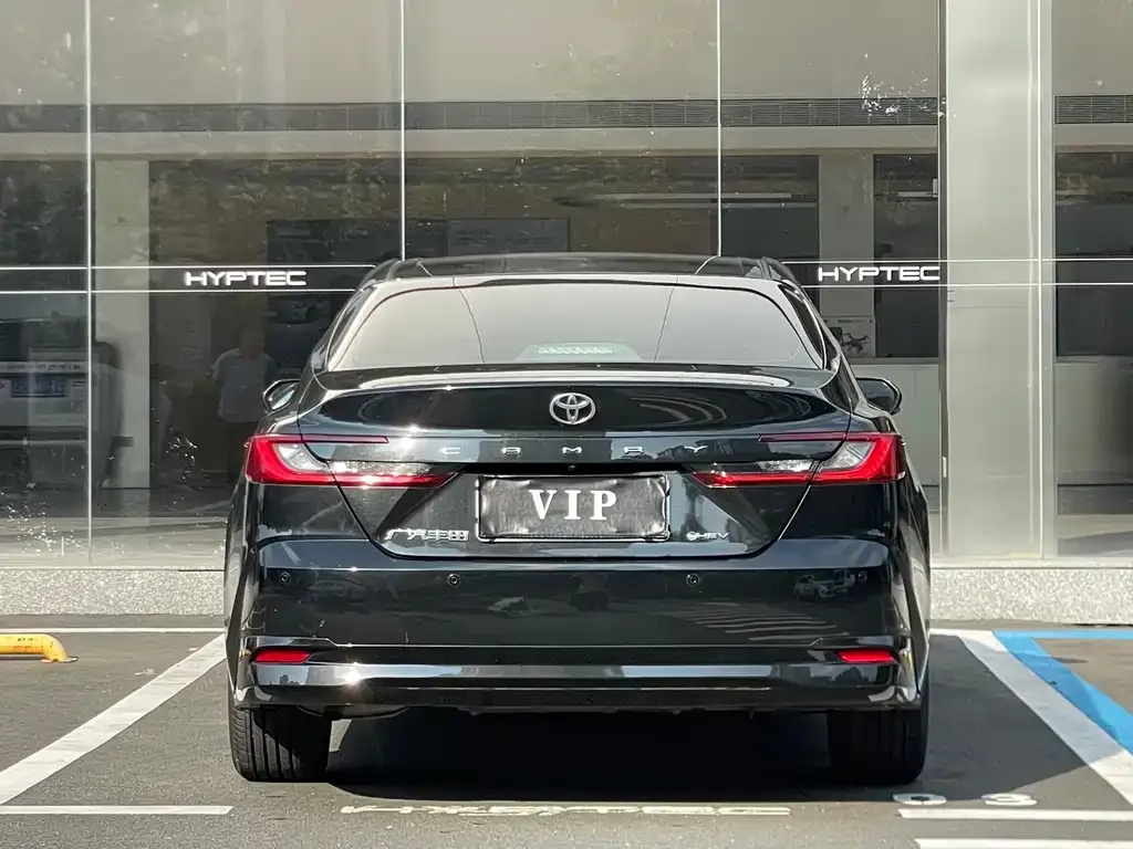 Toyota Camry — фото 5