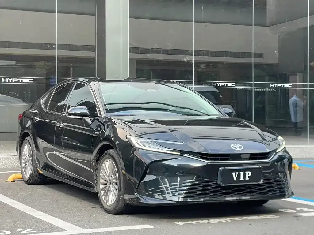 Toyota Camry — фото 4