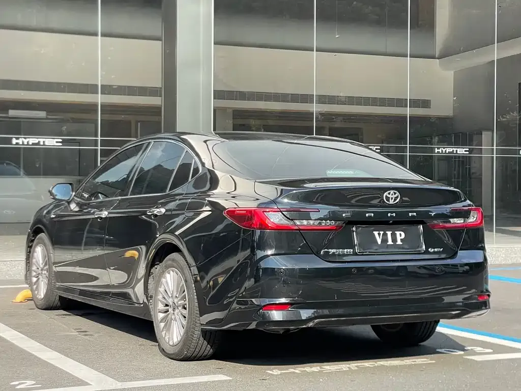Toyota Camry — фото 8