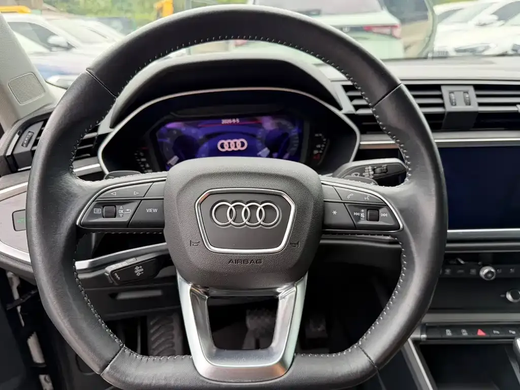 Audi Q3 — фото 10