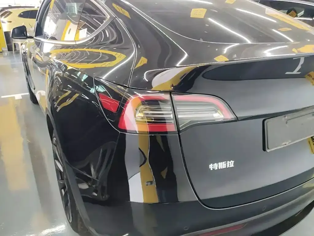 Tesla Model Y — фото 10