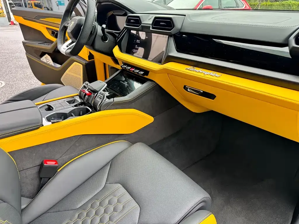 Lamborghini Urus SE — фото 6