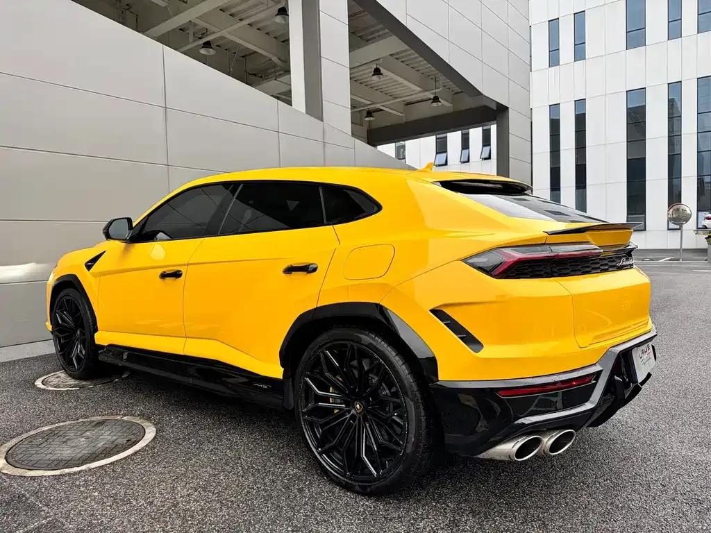 Lamborghini Urus SE — фото 10