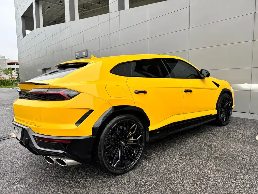 Lamborghini Urus SE — фото 5