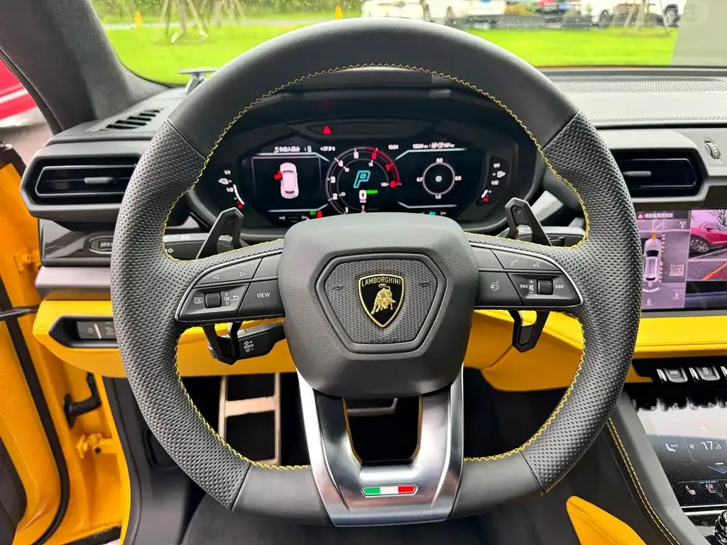 Lamborghini Urus SE — фото 2
