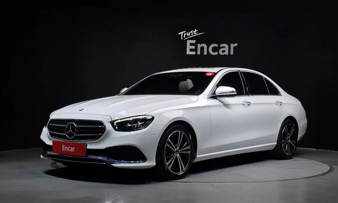 Mercedes-Benz E-Class — фото 1