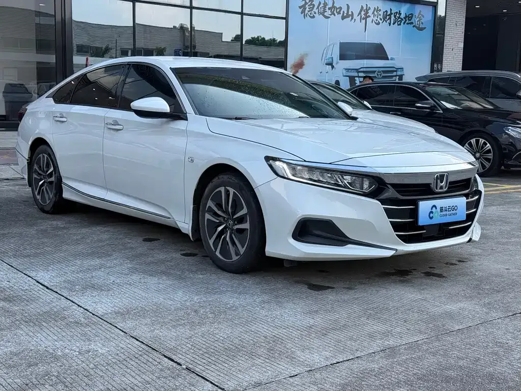Honda Accord — фото 1