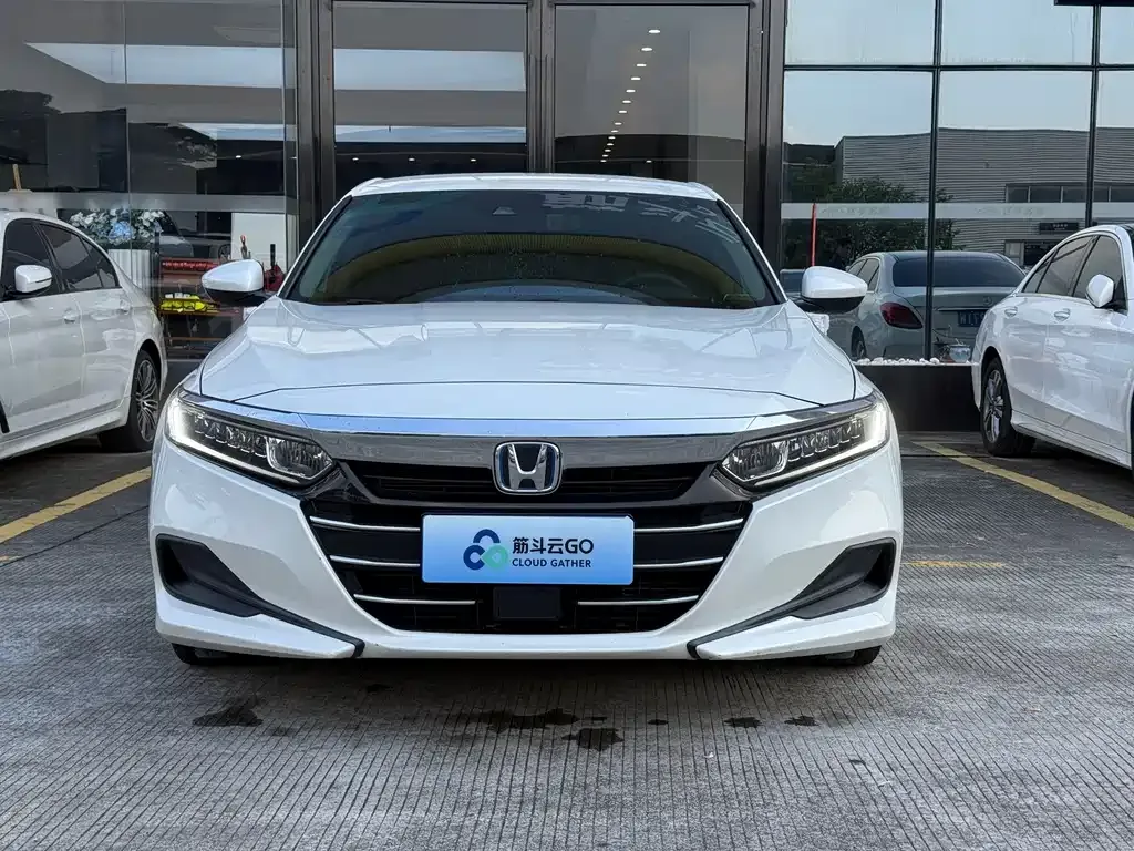 Honda Accord — фото 8