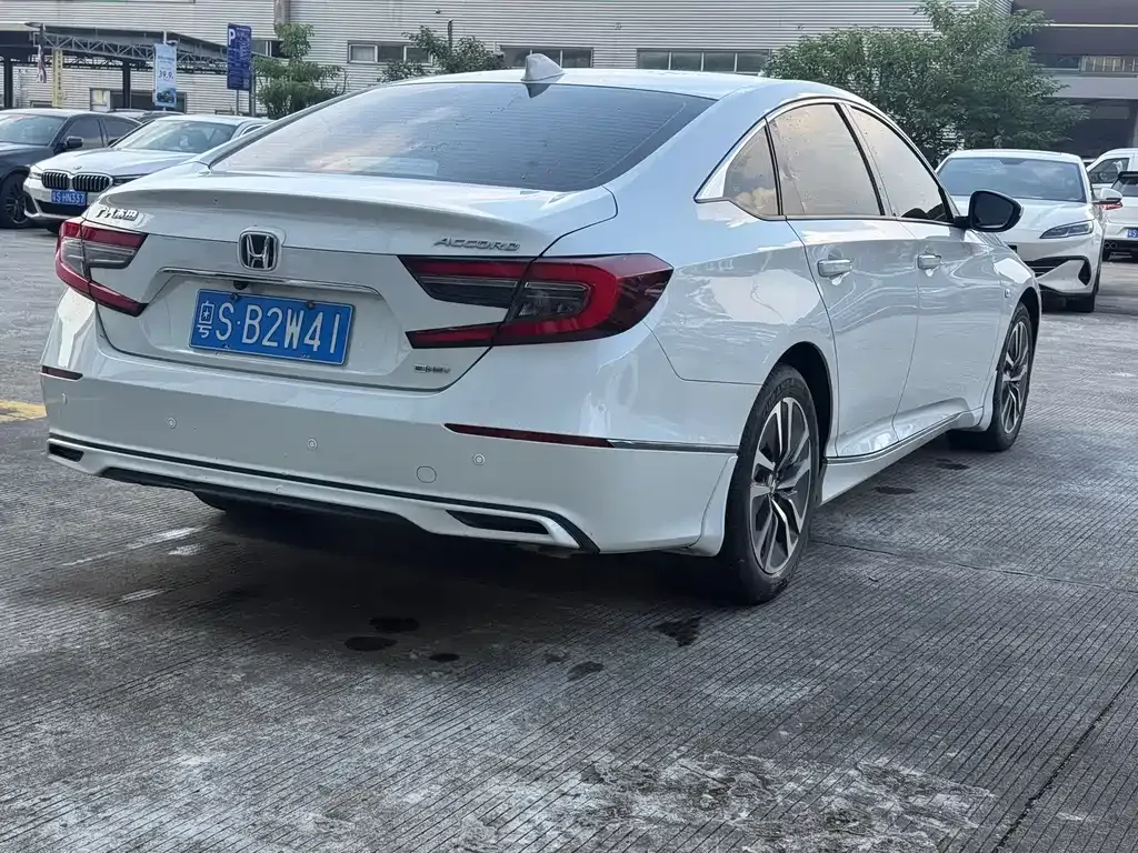 Honda Accord — фото 9