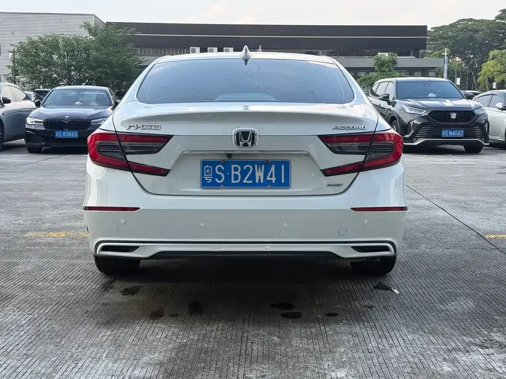 Honda Accord — фото 10